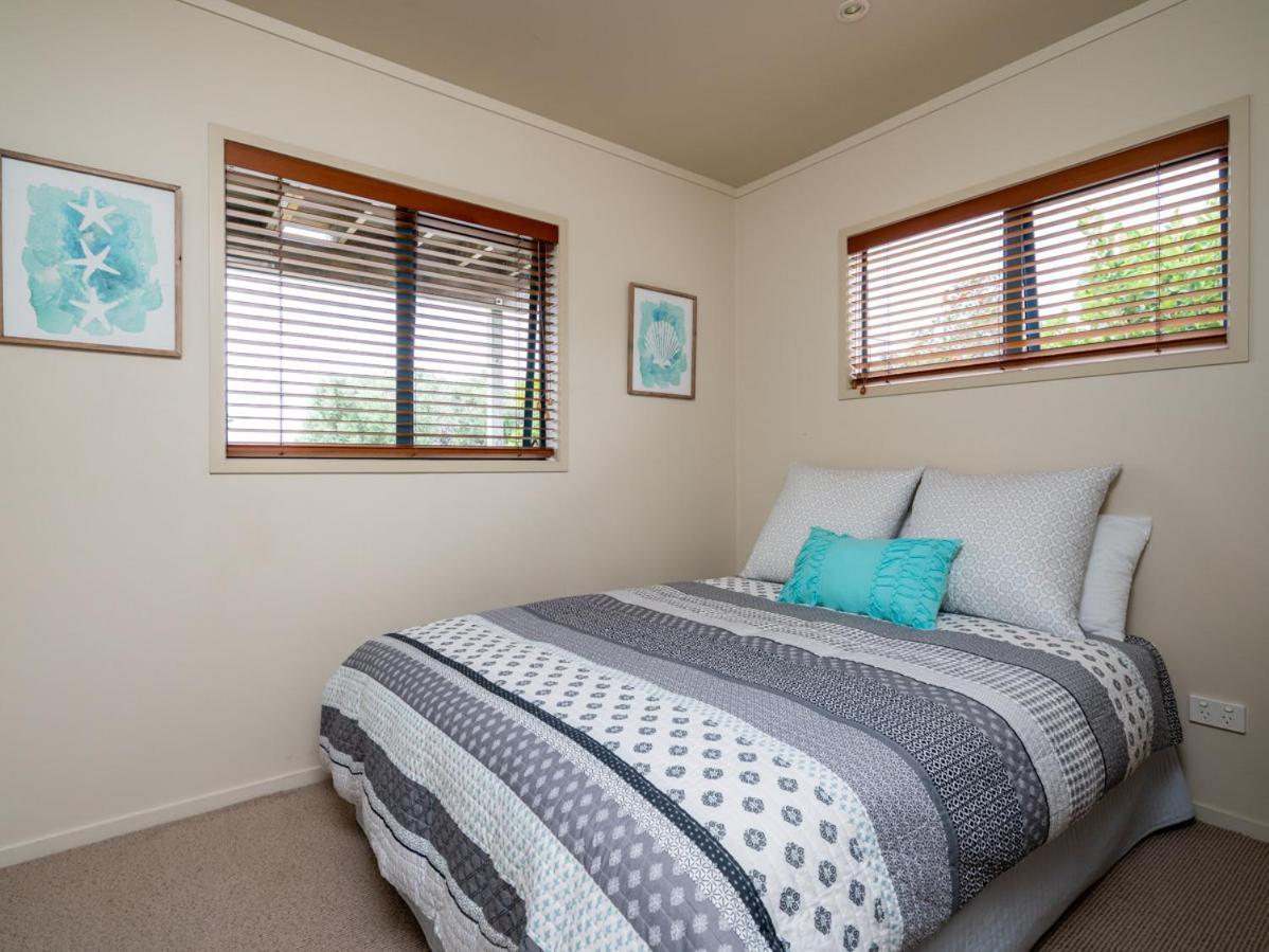Oceans 8 - Mangawhai Heads Holiday Home מראה חיצוני תמונה