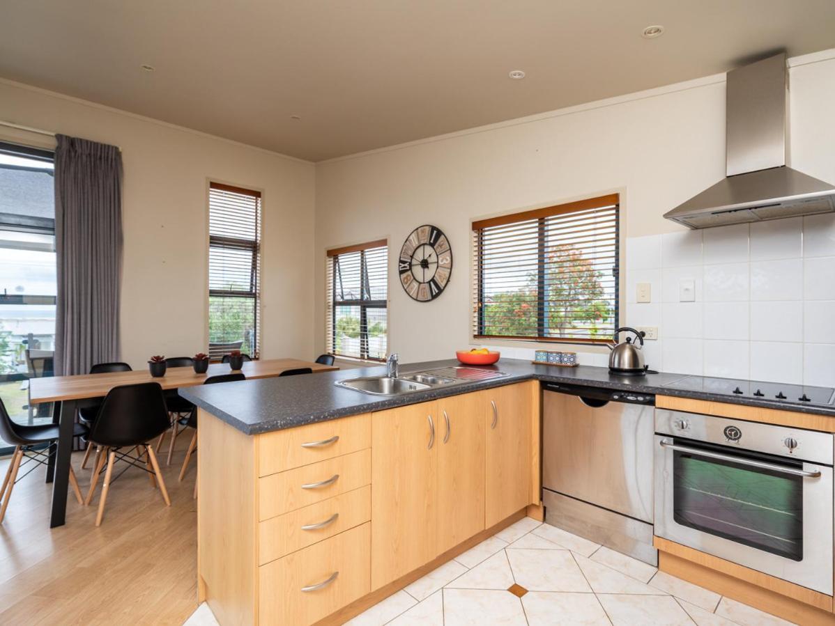Oceans 8 - Mangawhai Heads Holiday Home מראה חיצוני תמונה